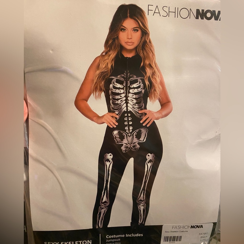 Women costume NWT size L/XL new never opened item #557963